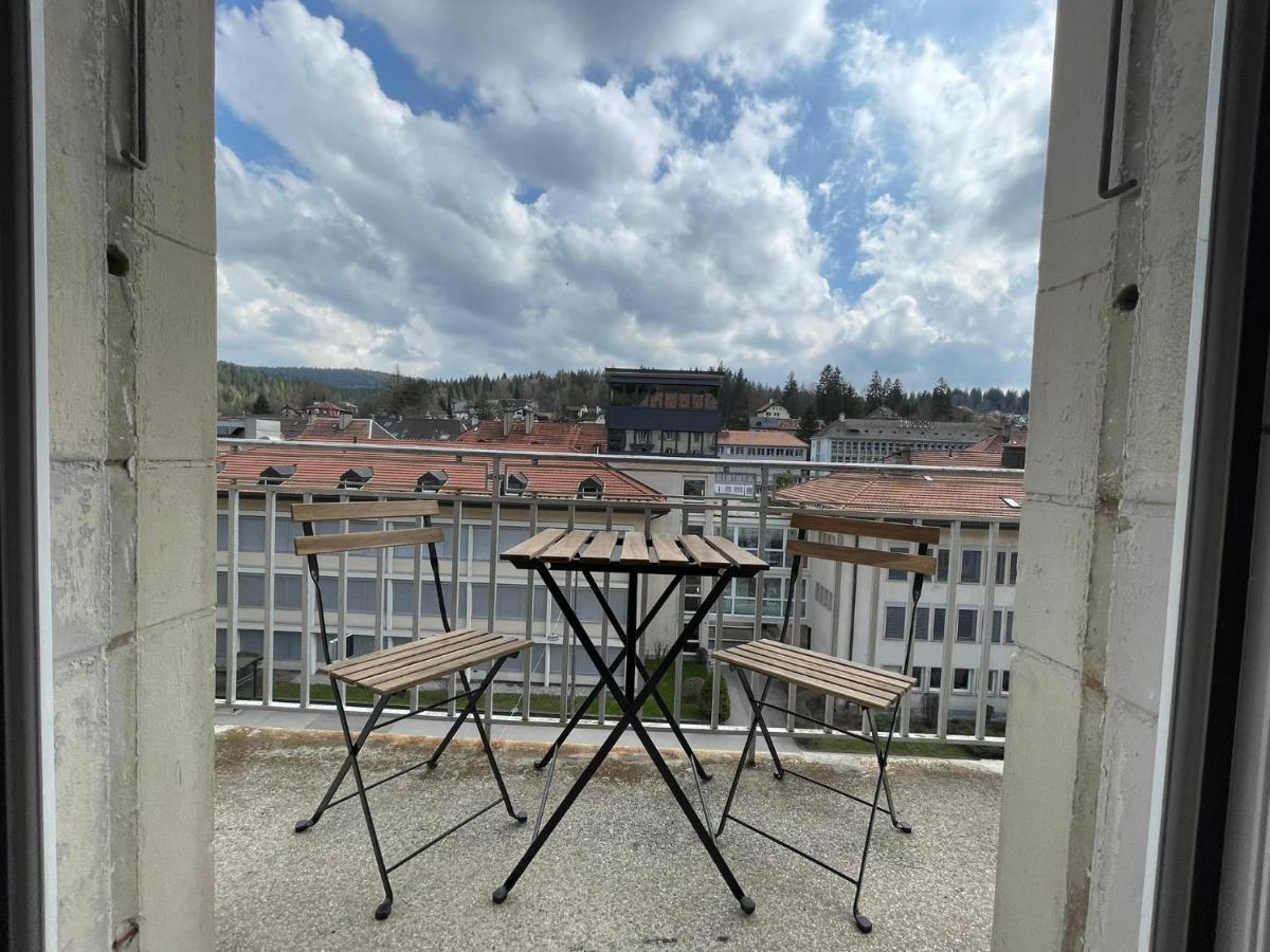 Appartement Luna Avec Parking Couvert Prive Ле-Локль Екстер'єр фото