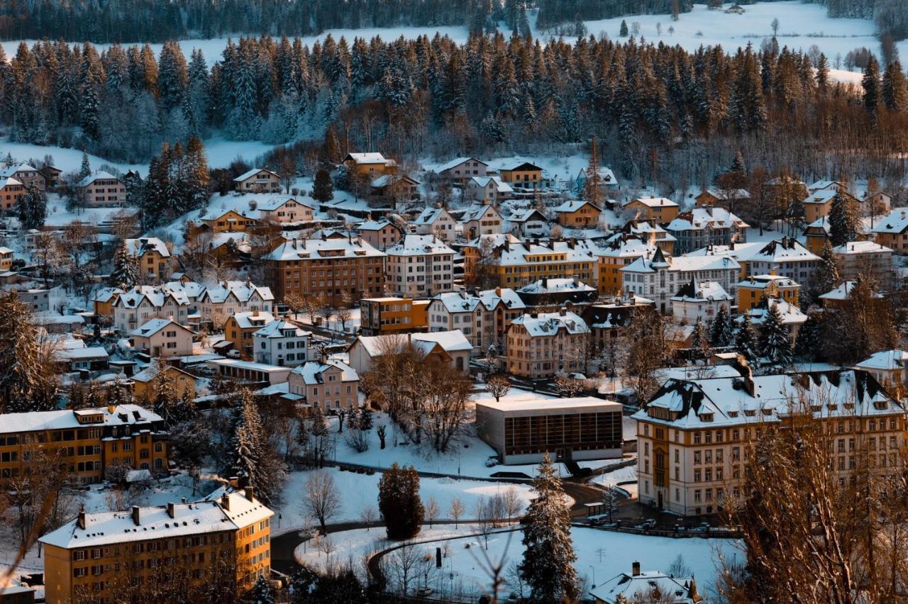 Appartement Luna Avec Parking Couvert Prive Ле-Локль Екстер'єр фото